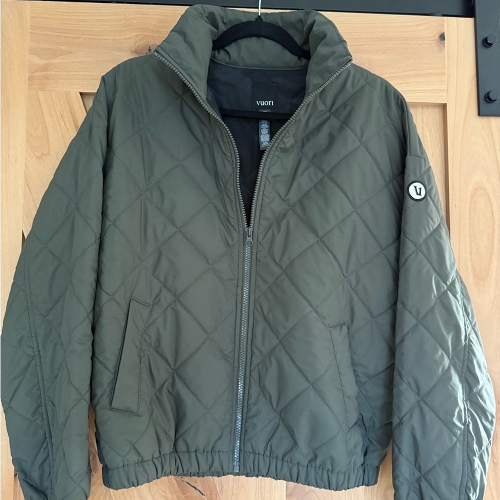 Vuori Echo Insulated Bomber Jacket, Waterproof Quilted Jacket, Army Green, Small - Picture 2 of 6